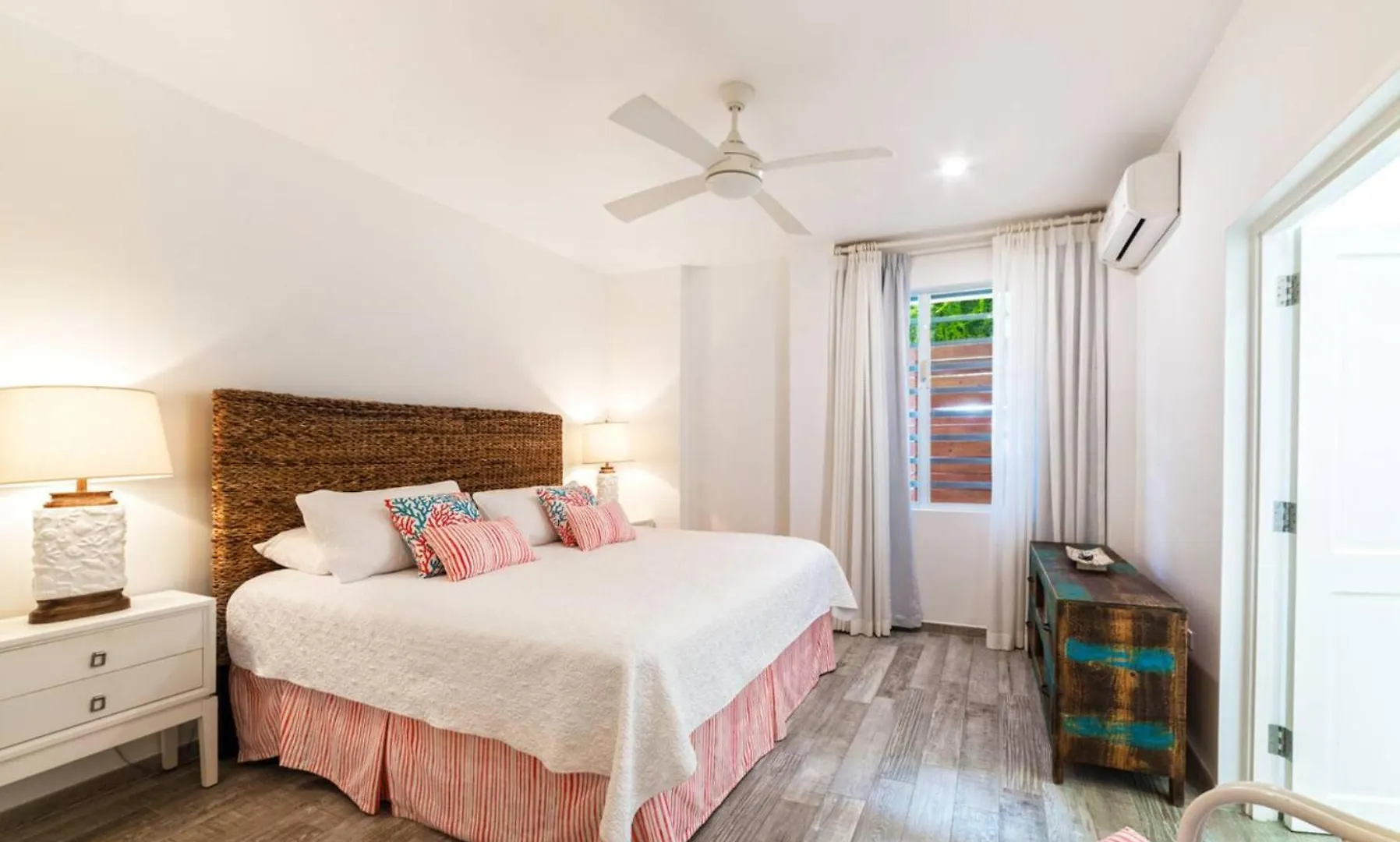 Luxurious Penthouse Right On The Oceanfront Holiday home Bridgetown