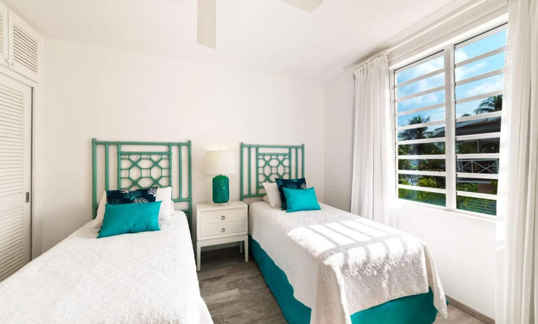 Luxurious Penthouse Right On The Oceanfront 0*, Bridgetown Barbados