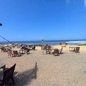 https://east-west-beach-resorts.kerala-hotels.net